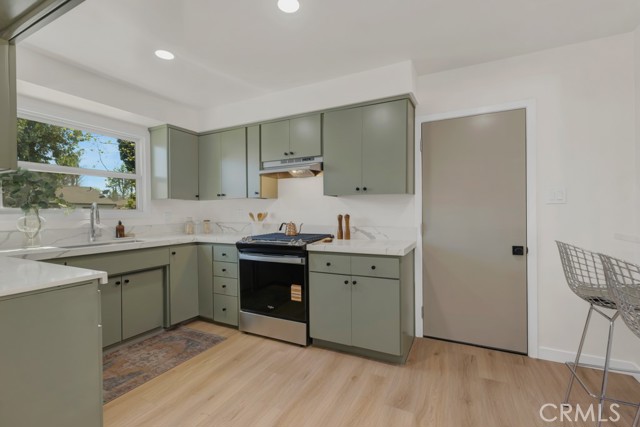 Detail Gallery Image 12 of 33 For 16125 Haynes St, Van Nuys,  CA 91406 - 3 Beds | 2 Baths