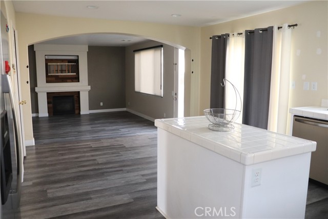 Detail Gallery Image 11 of 53 For 9375 Agave, Hesperia,  CA 92344 - 4 Beds | 2/1 Baths