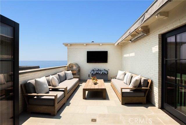 2617 Vista Drive, Manhattan Beach, California 90266, 4 Bedrooms Bedrooms, ,4 BathroomsBathrooms,Residential,Sold,Vista,SB21188068
