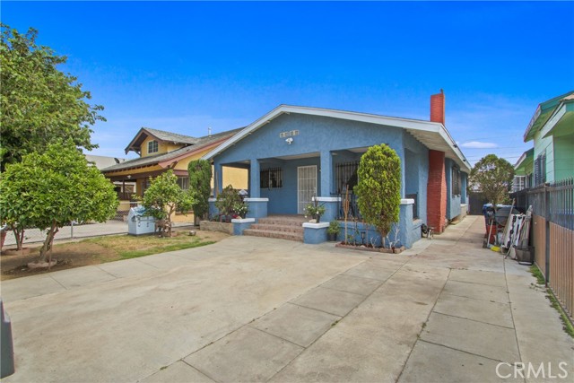 916 W 53rd ST Street, Los Angeles CA: https://media.crmls.org/medias/0dc9bb69-1b8b-4e64-a5d2-e659d404580c.jpg