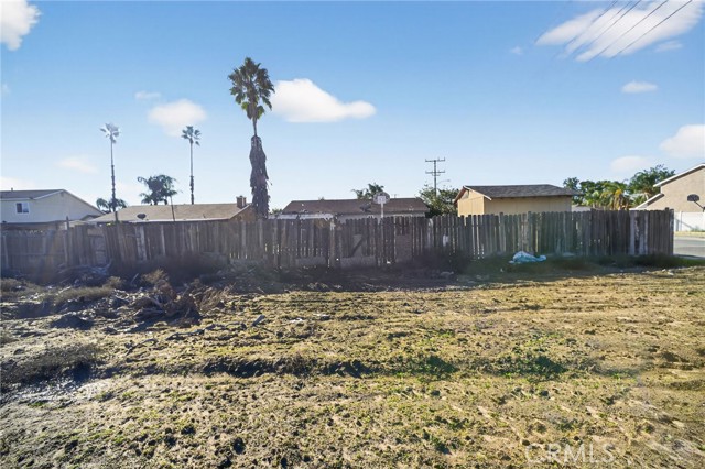 Detail Gallery Image 6 of 8 For 498 Serrana, Perris,  CA 92570 - 3 Beds | 2 Baths