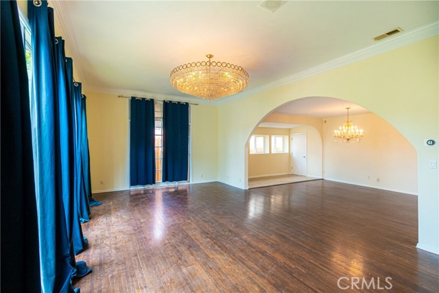 Detail Gallery Image 2 of 9 For 6329 Warner Dr, Los Angeles,  CA 90048 - 3 Beds | 2/1 Baths