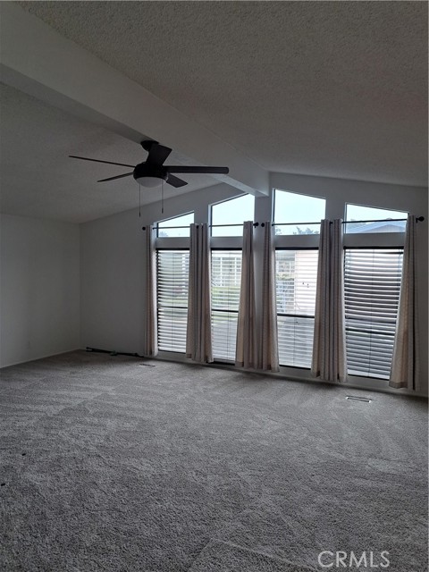 Detail Gallery Image 4 of 21 For 2498 Ayala Dr #136,  Rialto,  CA 92377 - 2 Beds | 2 Baths