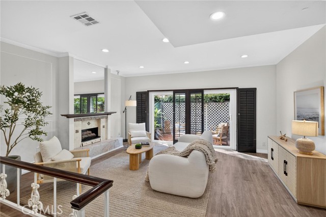 Detail Gallery Image 13 of 46 For 1830 Kelton Ave #5,  Los Angeles,  CA 90025 - 3 Beds | 2/1 Baths