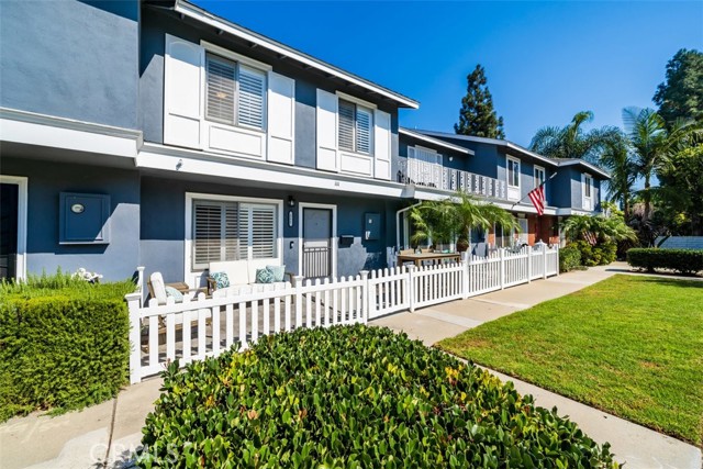 Detail Gallery Image 3 of 55 For 111 Danbury Lane, Costa Mesa,  CA 92626 - 3 Beds | 2 Baths