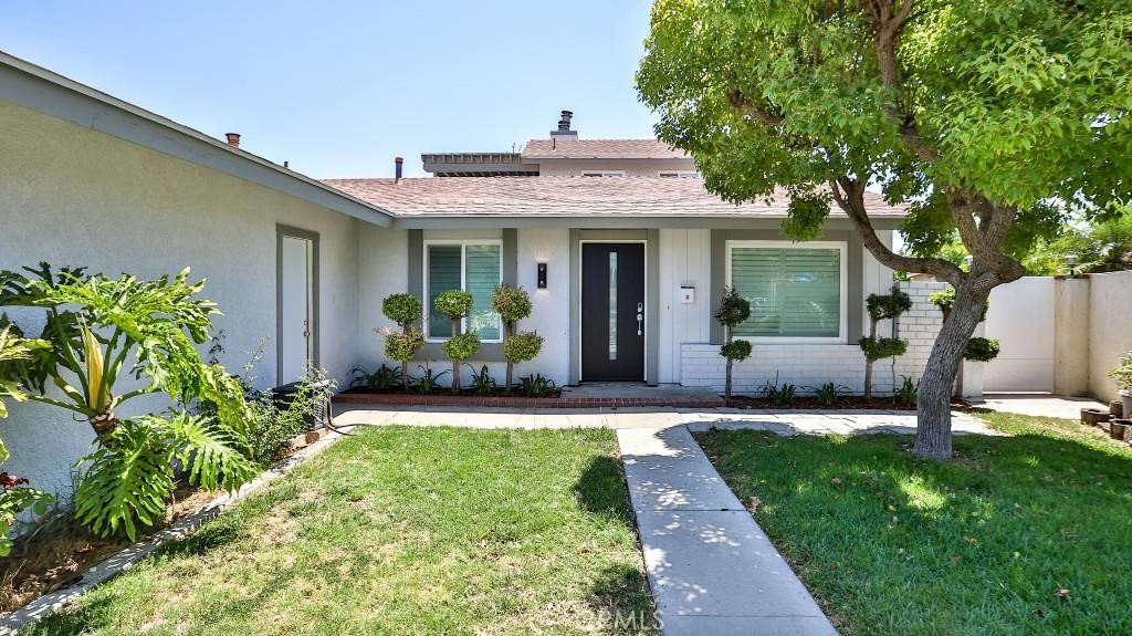822 E Borchard Avenue