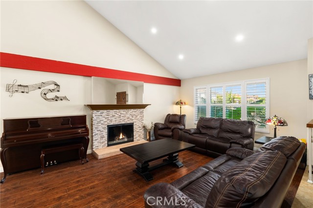 Image 3 of 43 For 4922 El Rancho Verde