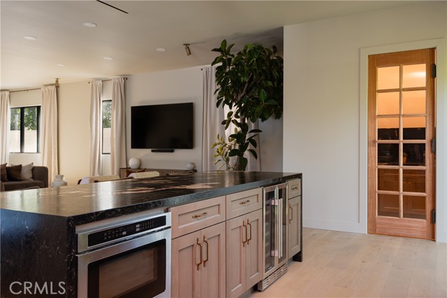 Detail Gallery Image 12 of 65 For 15719 Hartsook St, Encino,  CA 91436 - 4 Beds | 4/1 Baths