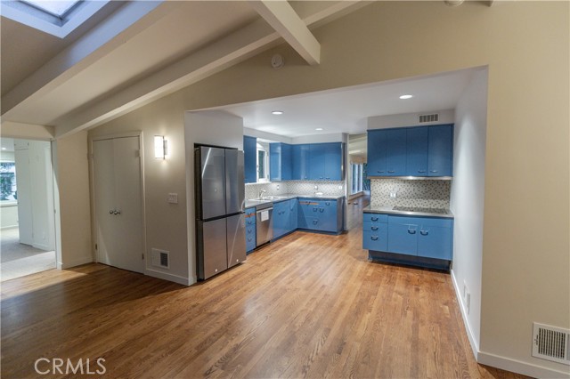 Detail Gallery Image 34 of 54 For 2412 Canyon Oak Dr, Los Angeles,  CA 90068 - 3 Beds | 2 Baths