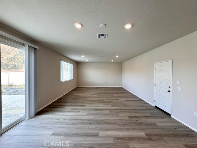 Detail Gallery Image 16 of 44 For 19401 Brush Creek Ave, Lake Elsinore,  CA 92532 - 4 Beds | 3 Baths