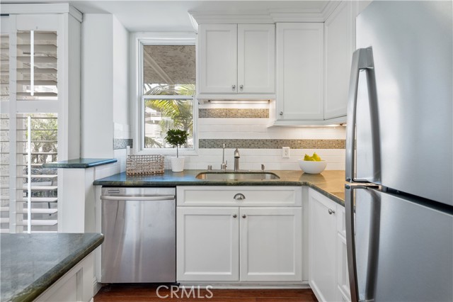 Detail Gallery Image 26 of 66 For 555 Esplanade #320,  Redondo Beach,  CA 90277 - 2 Beds | 2 Baths