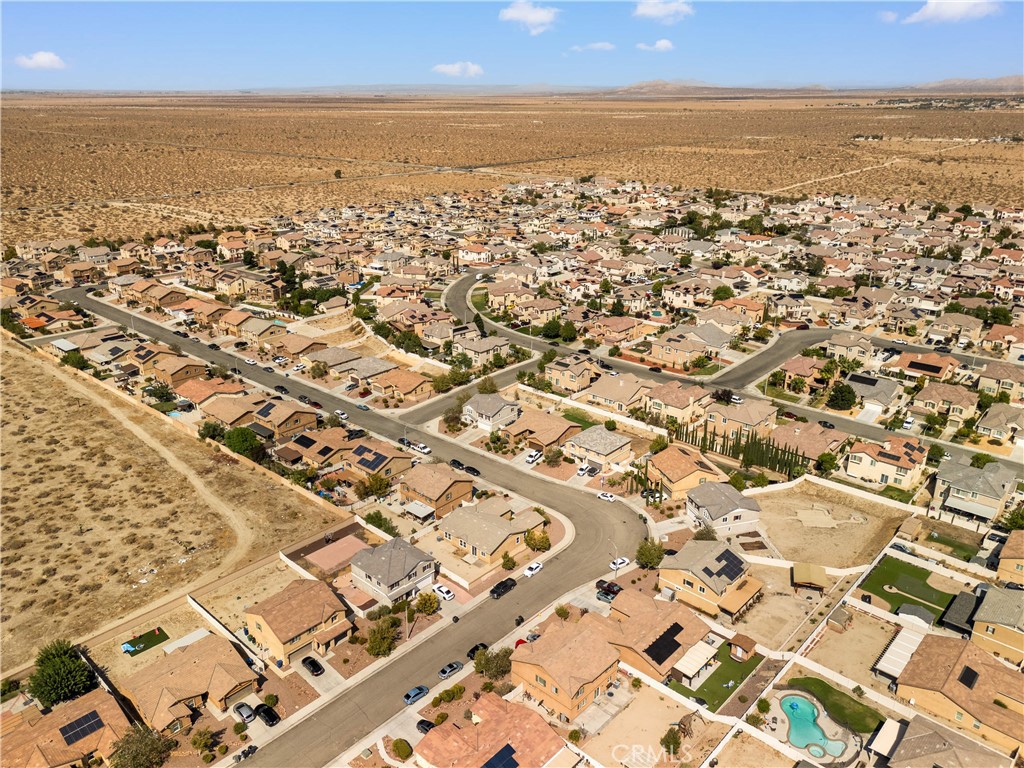 https://media.crmls.org/medias/0dd33c28-3e84-49a0-b8e8-1030bdea4dd5.jpg?preset=X-Large