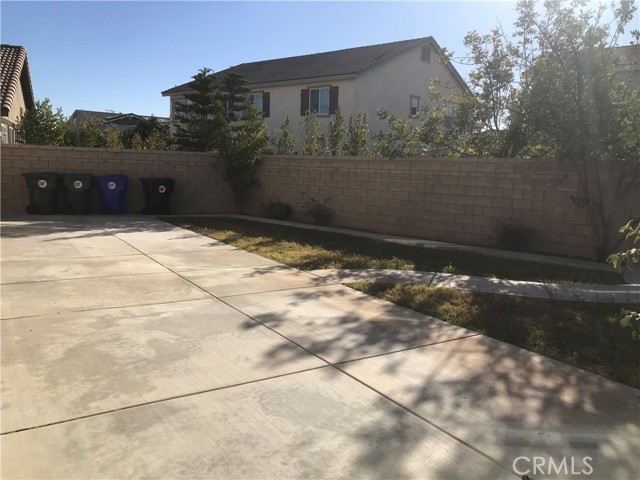 Image 18 of 20 For 12015 Santiam Ct