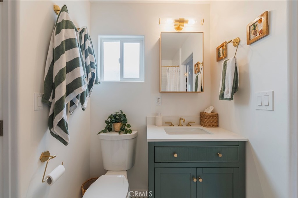 https://media.crmls.org/medias/0dd475a2-40b2-40df-8fab-421037410848.jpg?preset=X-Large