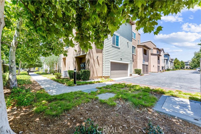 Detail Gallery Image 4 of 34 For 1166 Newberry Ln #1,  Claremont,  CA 91711 - 2 Beds | 2/1 Baths