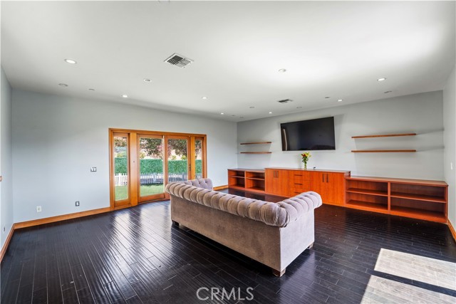 24410 Mulholland, Calabasas CA: https://media.crmls.org/medias/0dd4a8bf-d989-4073-a583-78cf23306283.jpg