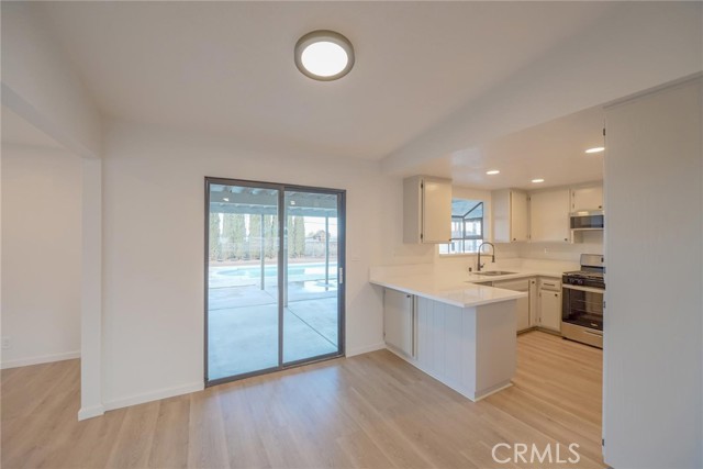 Detail Gallery Image 6 of 33 For 15650 Pohez, Apple Valley,  CA 92307 - 4 Beds | 2 Baths