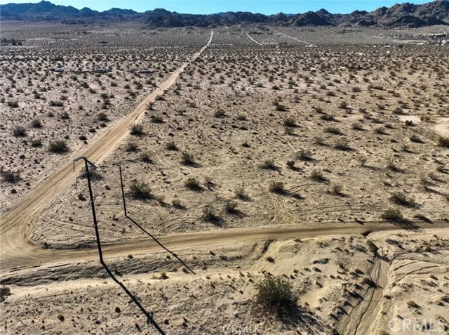 Detail Gallery Image 5 of 9 For 64085 Desert Trail Dr, Joshua Tree,  CA 92252 - – Beds | – Baths