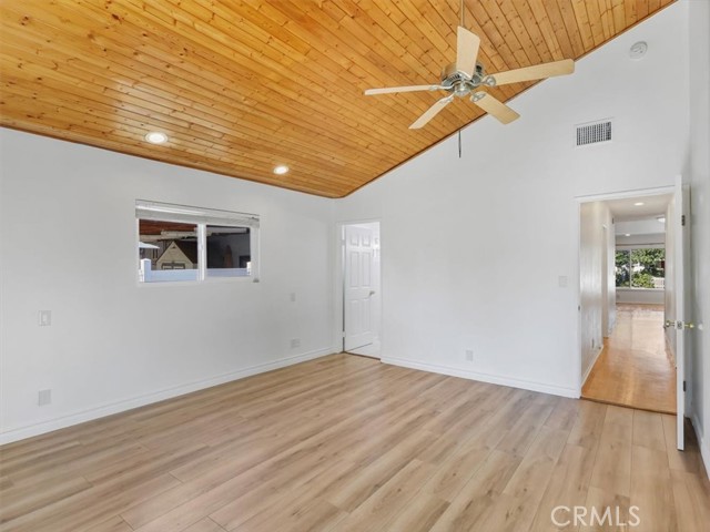 Detail Gallery Image 10 of 25 For 7767 Independence Ave, Canoga Park,  CA 91304 - 3 Beds | 2 Baths