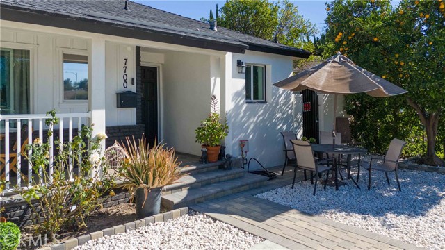 Detail Gallery Image 6 of 61 For 7700 Winnetka, Winnetka,  CA 91306 - 5 Beds | 3 Baths