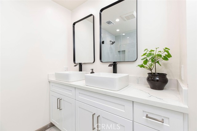 Detail Gallery Image 26 of 36 For 1754 N Berendo St #B,  Los Angeles,  CA 90027 - 3 Beds | 2/1 Baths