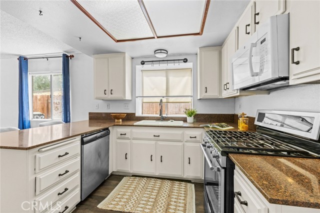 589 S Sutter Avenue, San Bernardino CA: https://media.crmls.org/medias/0dd8231d-3e77-45d2-b950-df0f3df3cd28.jpg