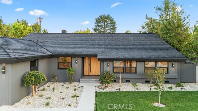 Detail Gallery Image 2 of 47 For 23856 Aetna, Woodland Hills,  CA 91367 - 4 Beds | 3 Baths