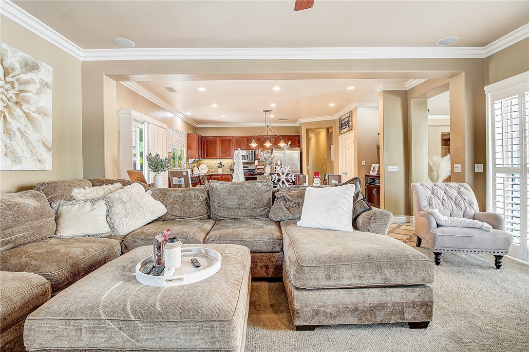 Detail Gallery Image 13 of 61 For 17509 Cedarwood Dr, Riverside,  CA 92503 - 4 Beds | 2/1 Baths