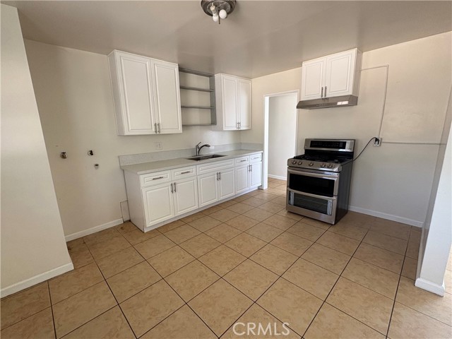 Detail Gallery Image 8 of 16 For 2004 W 15th, San Bernardino,  CA 92411 - 4 Beds | 2 Baths