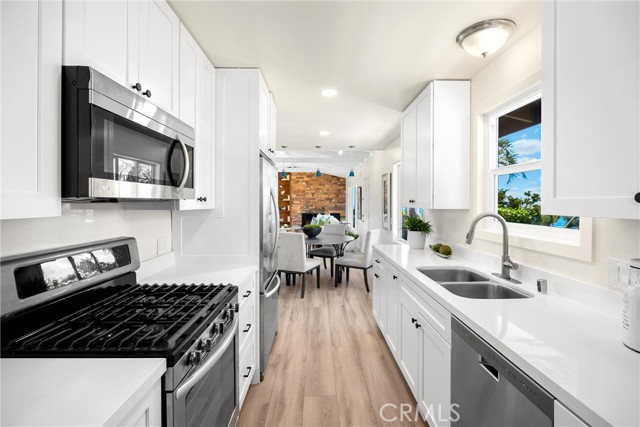 Detail Gallery Image 20 of 70 For 1961 Temple Hills Dr, Laguna Beach,  CA 92651 - 4 Beds | 4 Baths