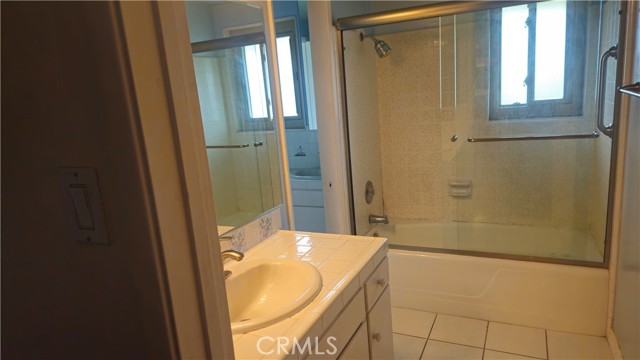 Detail Gallery Image 4 of 13 For 22619 Nadine Cir #B,  Torrance,  CA 90505 - 2 Beds | 1/1 Baths