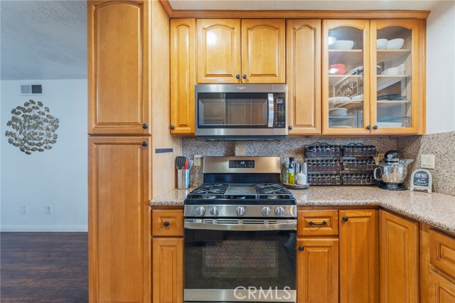 Detail Gallery Image 17 of 45 For 2219 S Elderberry Ave, Ontario,  CA 91762 - 4 Beds | 2 Baths