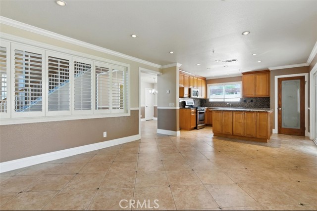 Detail Gallery Image 13 of 38 For 15642 Bristol Ct, Fontana,  CA 92337 - 3 Beds | 2/1 Baths