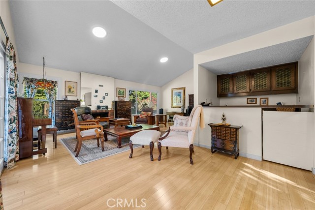 Detail Gallery Image 5 of 26 For 15574 Sorbonne St, –,  CA 91342 - 4 Beds | 2 Baths