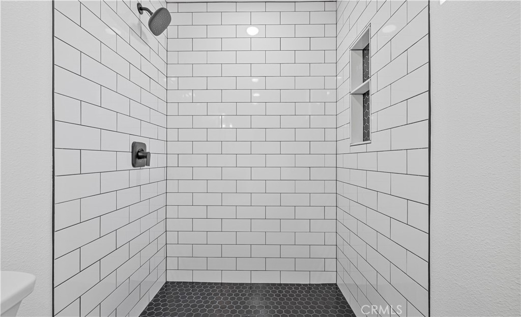 https://media.crmls.org/medias/0dde32bf-8f5c-4d2a-a8a1-b8cecafc7bd5.jpg?preset=X-Large
