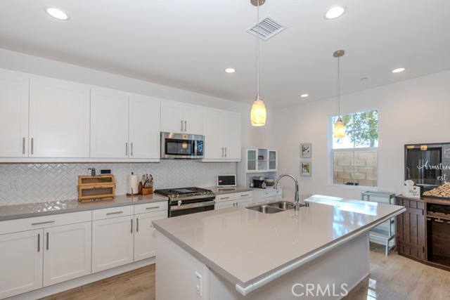 Detail Gallery Image 17 of 64 For 7082 Mallow Drive #2,  Fontana,  CA 92336 - 4 Beds | 3 Baths