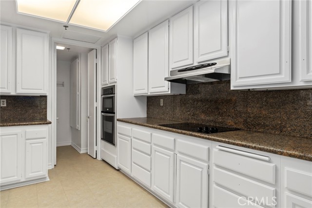 2122 Century Park Lane, Los Angeles CA: https://media.crmls.org/medias/0ddf1adb-6113-4e83-88db-8a58d88245ed.jpg