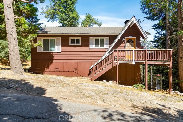 Detail Gallery Image 1 of 40 For 1207 Scenic Way, Rimforest,  CA 92378 - 3 Beds | 2 Baths