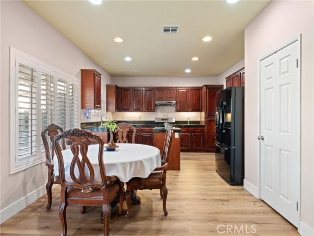 Detail Gallery Image 12 of 46 For 12304 Sunglow Ct, Victorville,  CA 92392 - 4 Beds | 2/1 Baths