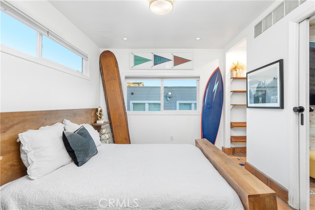 Detail Gallery Image 22 of 35 For 106 31st St, Newport Beach,  CA 92663 - 5 Beds | 3 Baths