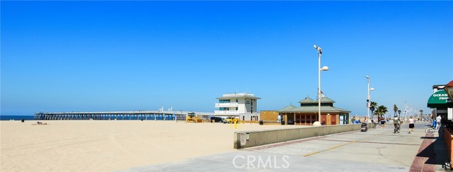 11 blocks to the beach & Hermosa’s Strand.