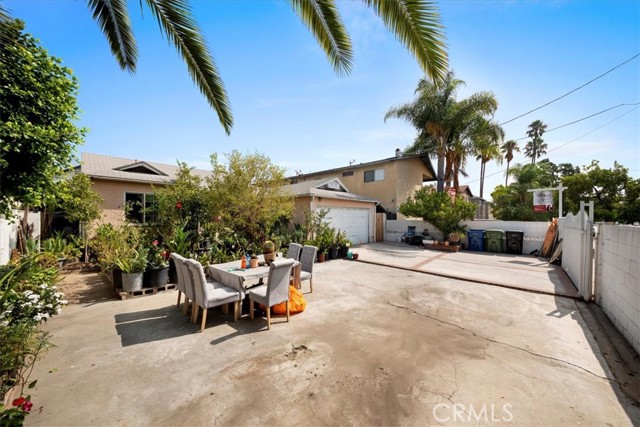 11457 Oxnard Street, North Hollywood CA: https://media.crmls.org/medias/0de18d79-6404-4e1a-868f-cc734a2b7089.jpg