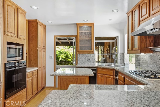 870 Rosecrans Avenue, Manhattan Beach, California 90266, 3 Bedrooms Bedrooms, ,2 BathroomsBathrooms,Residential,Sold,Rosecrans,SB21187159