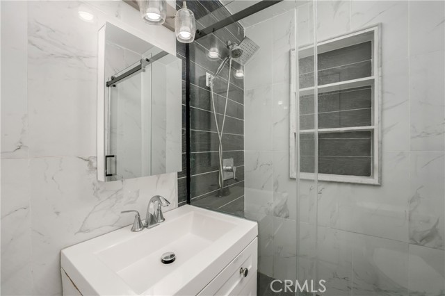 6059 Vantage Avenue, Valley Glen CA: https://media.crmls.org/medias/0de32bfb-cf6b-47f0-8462-05b57d6f2b37.jpg