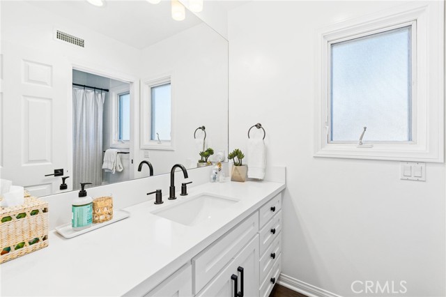 Detail Gallery Image 16 of 22 For 124 Garnet Ave, Newport Beach,  CA 92662 - 4 Beds | 2 Baths