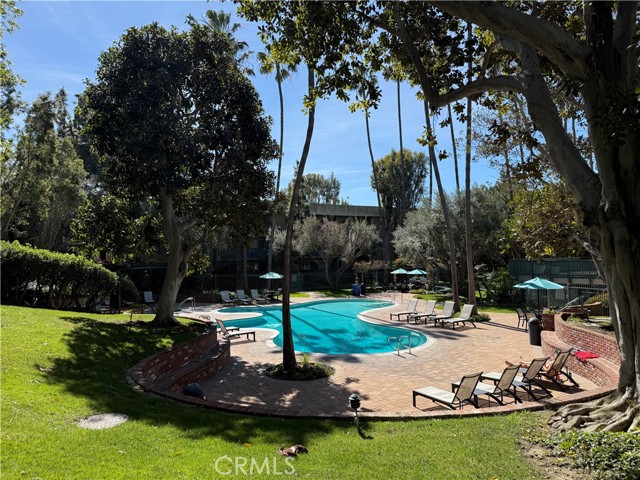 Detail Gallery Image 2 of 46 For 576 N Bellflower Bld #236,  Long Beach,  CA 90814 - 2 Beds | 2 Baths