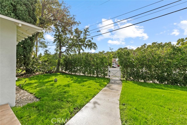 Detail Gallery Image 6 of 28 For 10450 Balboa, Granada Hills,  CA 91344 - 3 Beds | 2 Baths