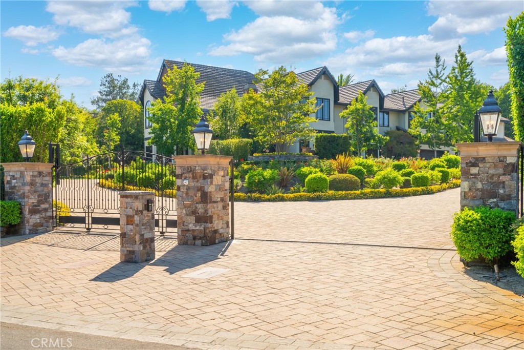 MLS #OC25186135 img 3