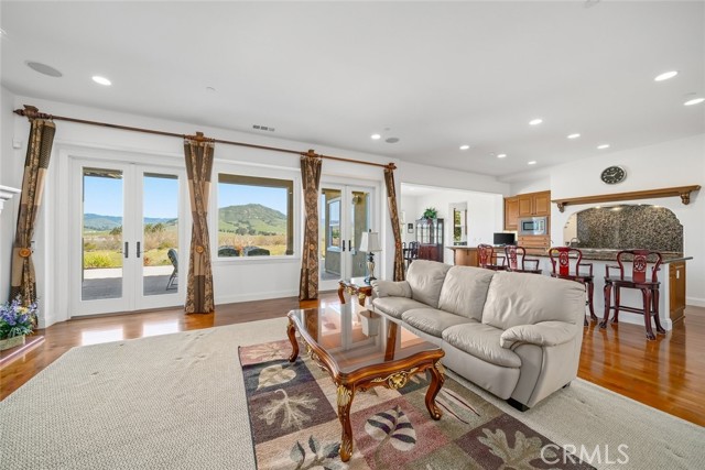 Detail Gallery Image 8 of 70 For 440 Slender Rock Place, San Luis Obispo,  CA 93405 - 5 Beds | 3/1 Baths