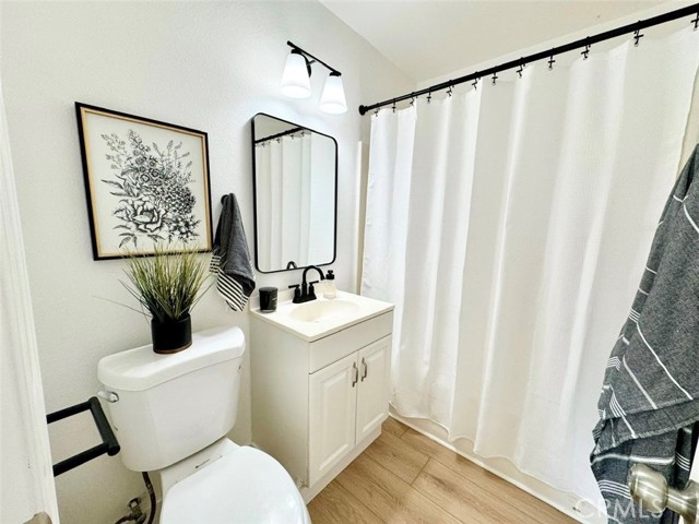 Detail Gallery Image 6 of 11 For 7140 Eastondale Ave, Long Beach,  CA 90805 - 3 Beds | 1 Baths